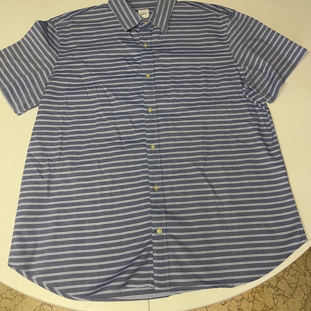 Men’s button up. Gap. XL